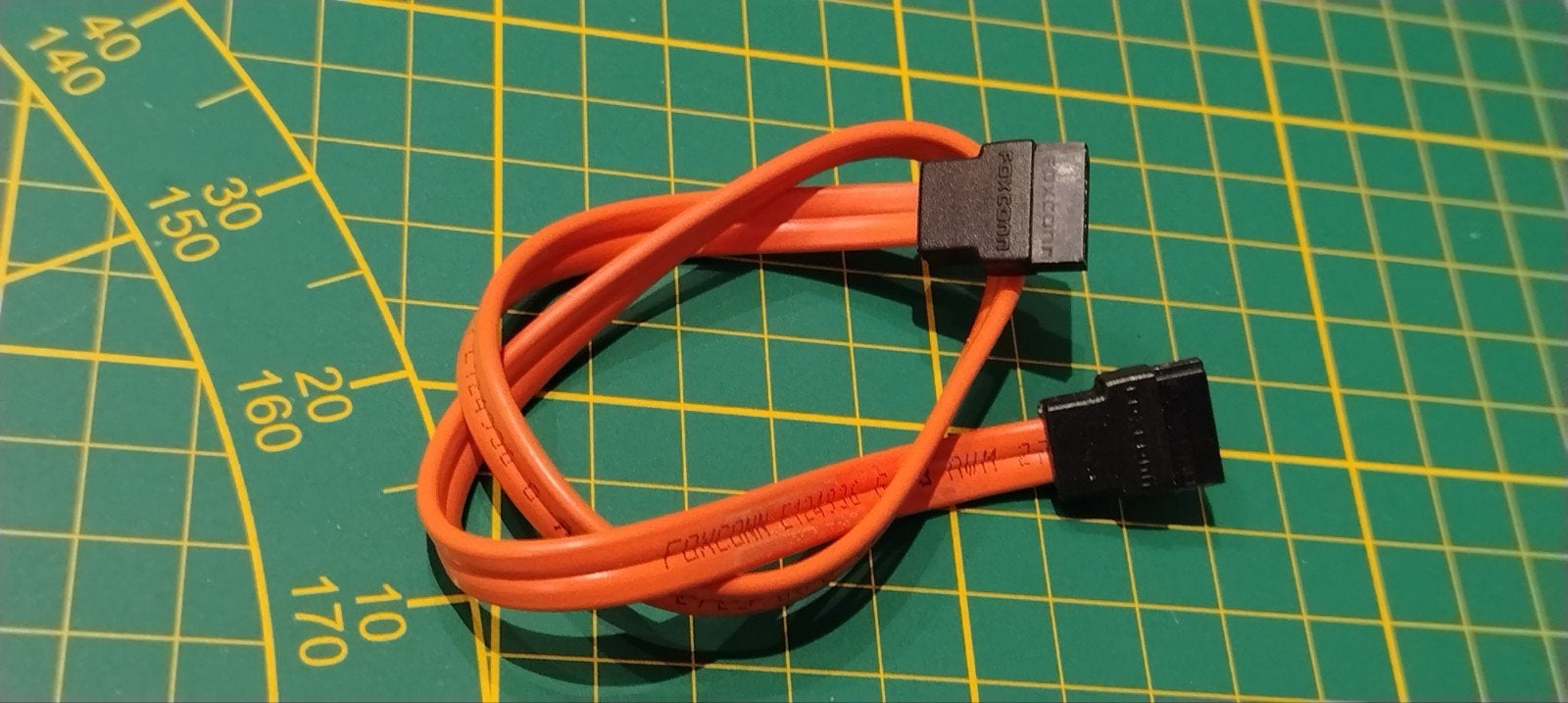 FOXCONN 35 cm oranje SATA-kabel voor computer - gebruikt., Ophalen of Verzenden, SATA
