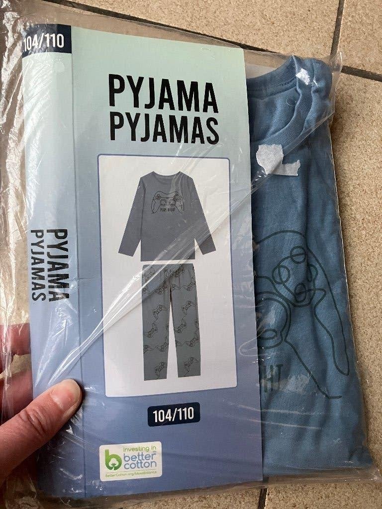 Nieuwe pyjama ' play night ' Maat 104 / 110, Enlèvement ou Envoi, Neuf, Garçon, Vêtements de nuit ou Sous-vêtements