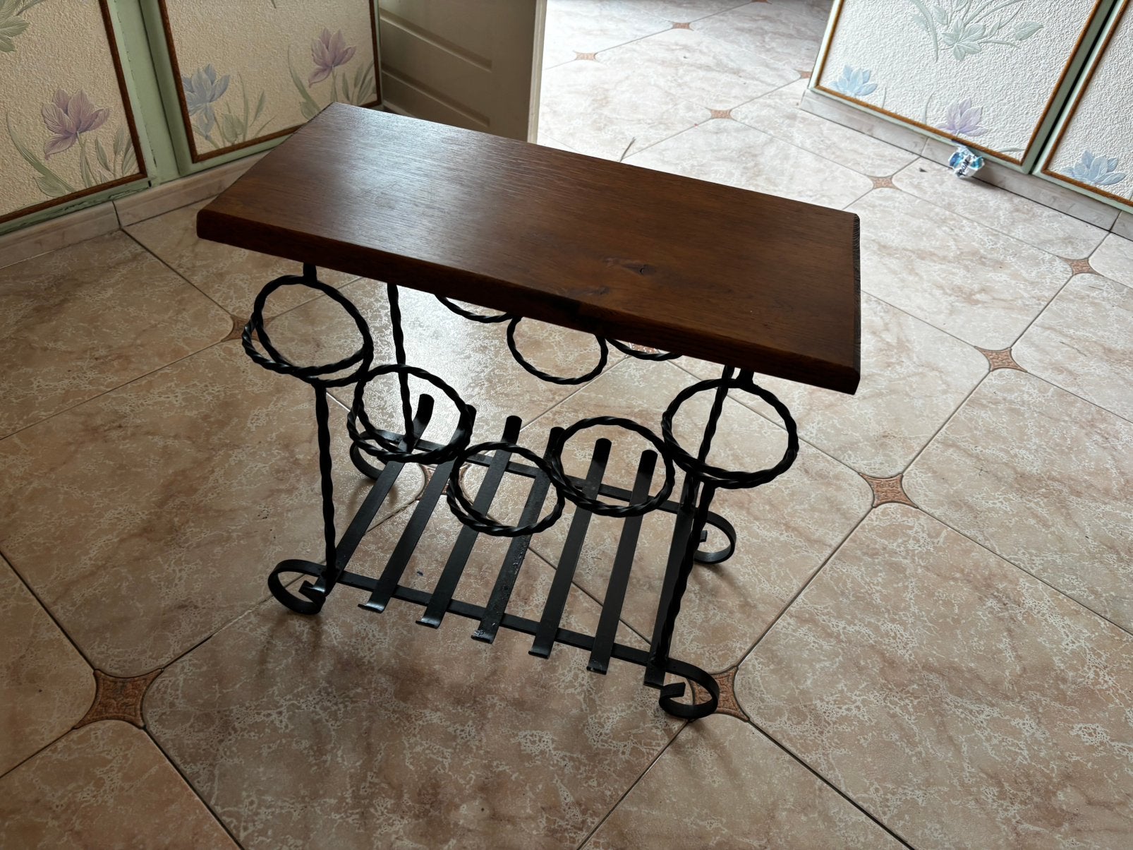 Table porte bouteille, Enlèvement, Comme neuf