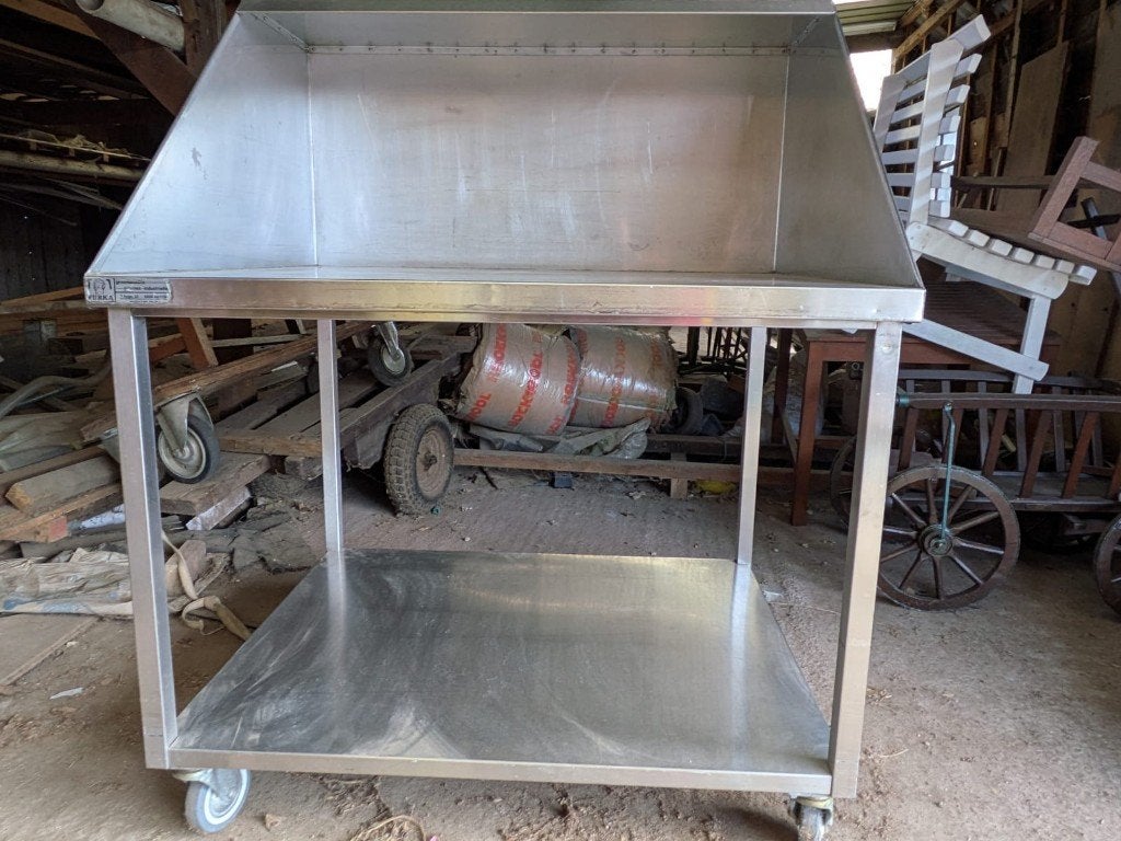 Grande table en acier inoxydable sur roulettes - - 400€, Enlèvement, Utilisé, Mobilier en inox