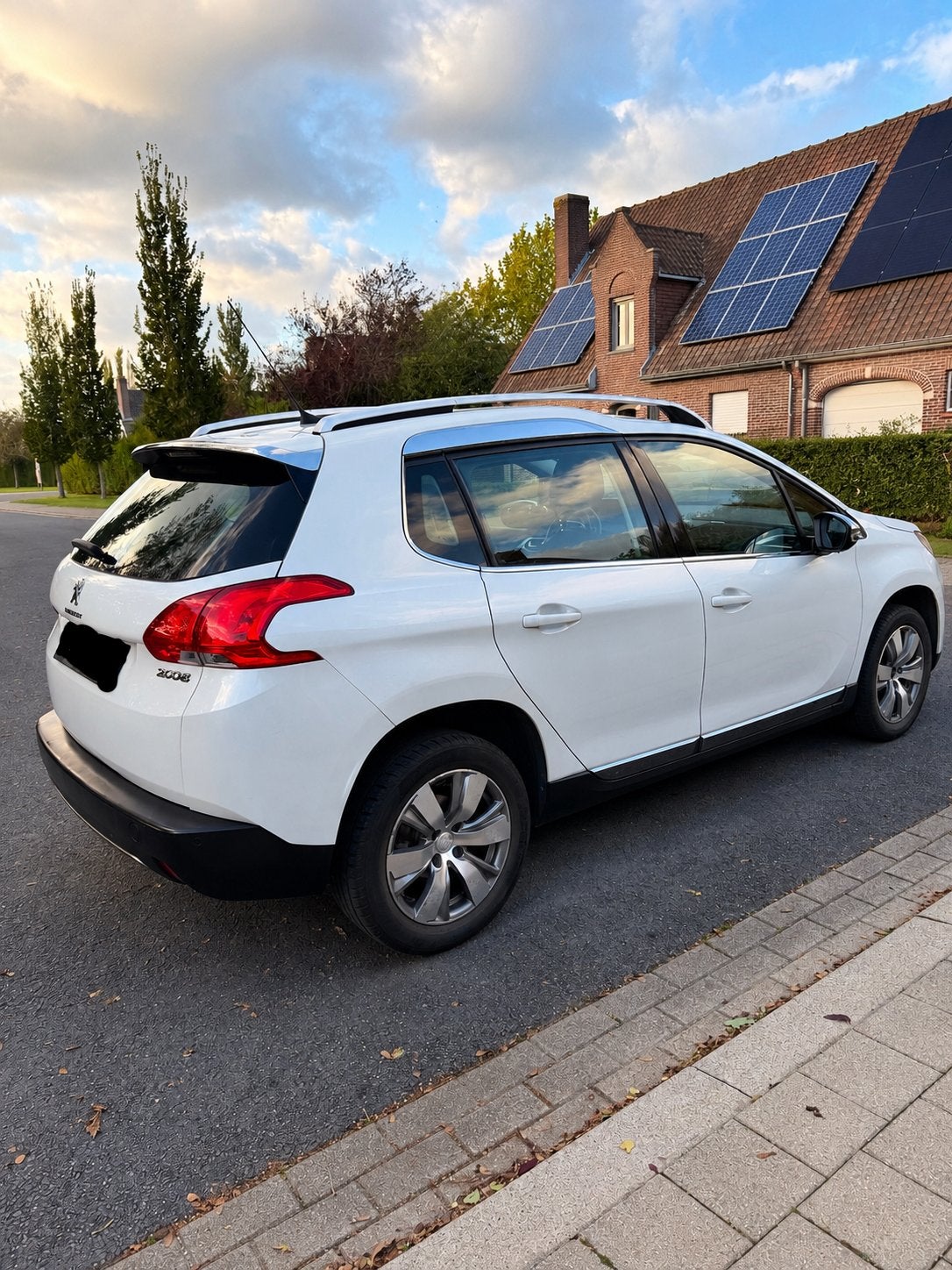 Peugeot 2008 1.2 benzine van het jaar 2016 met 119.000 km, Auto's, Alcantara, Particulier, Airconditioning, Te koop