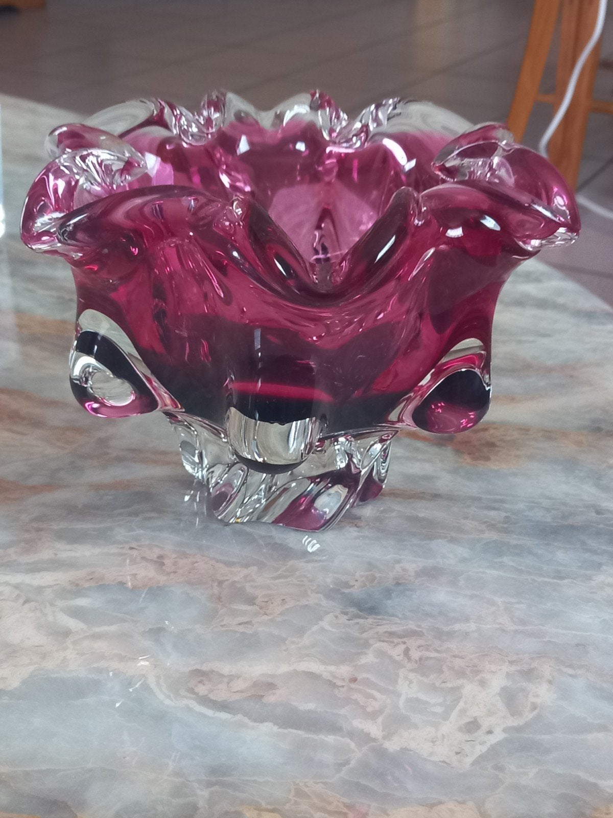 Vase en cristal, Enlèvement