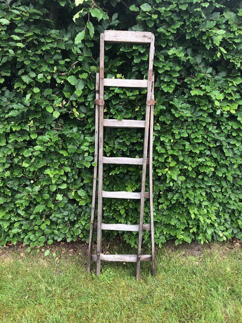 Oude houten trapladder ladder, Doe-het-zelf en Bouw, Ophalen, Gebruikt, Ladder, Opvouwbaar of Inschuifbaar