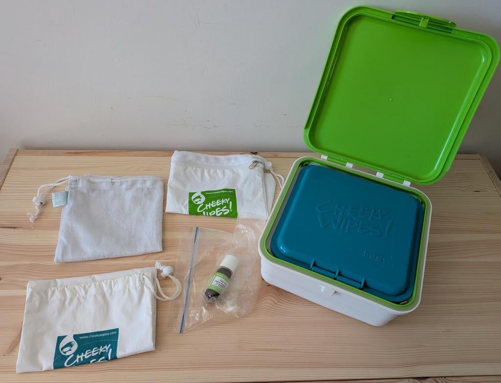 Set dozen en zakjes cheeky wipes, Enfants & Bébés, Bains & Soins, Enlèvement