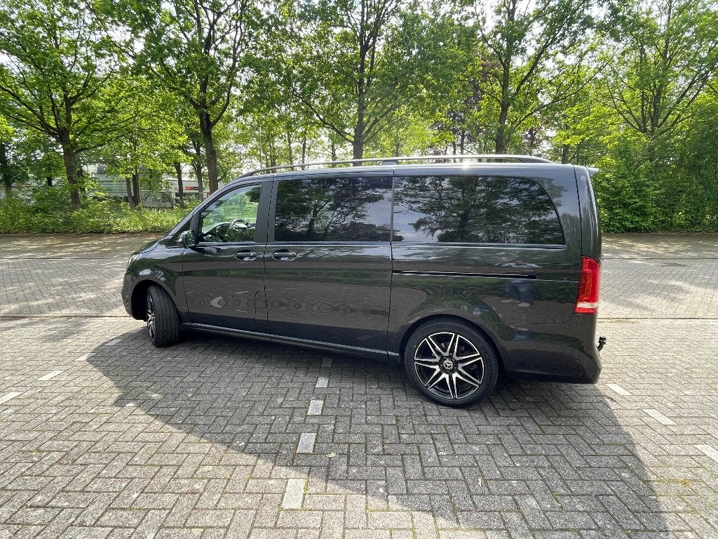 Mercedes Benz V Klasse - 300d AMG - 4Matic *LICHTE VRACHT*, Automaat, Dealer onderhouden, Monovolume, Overige kleuren