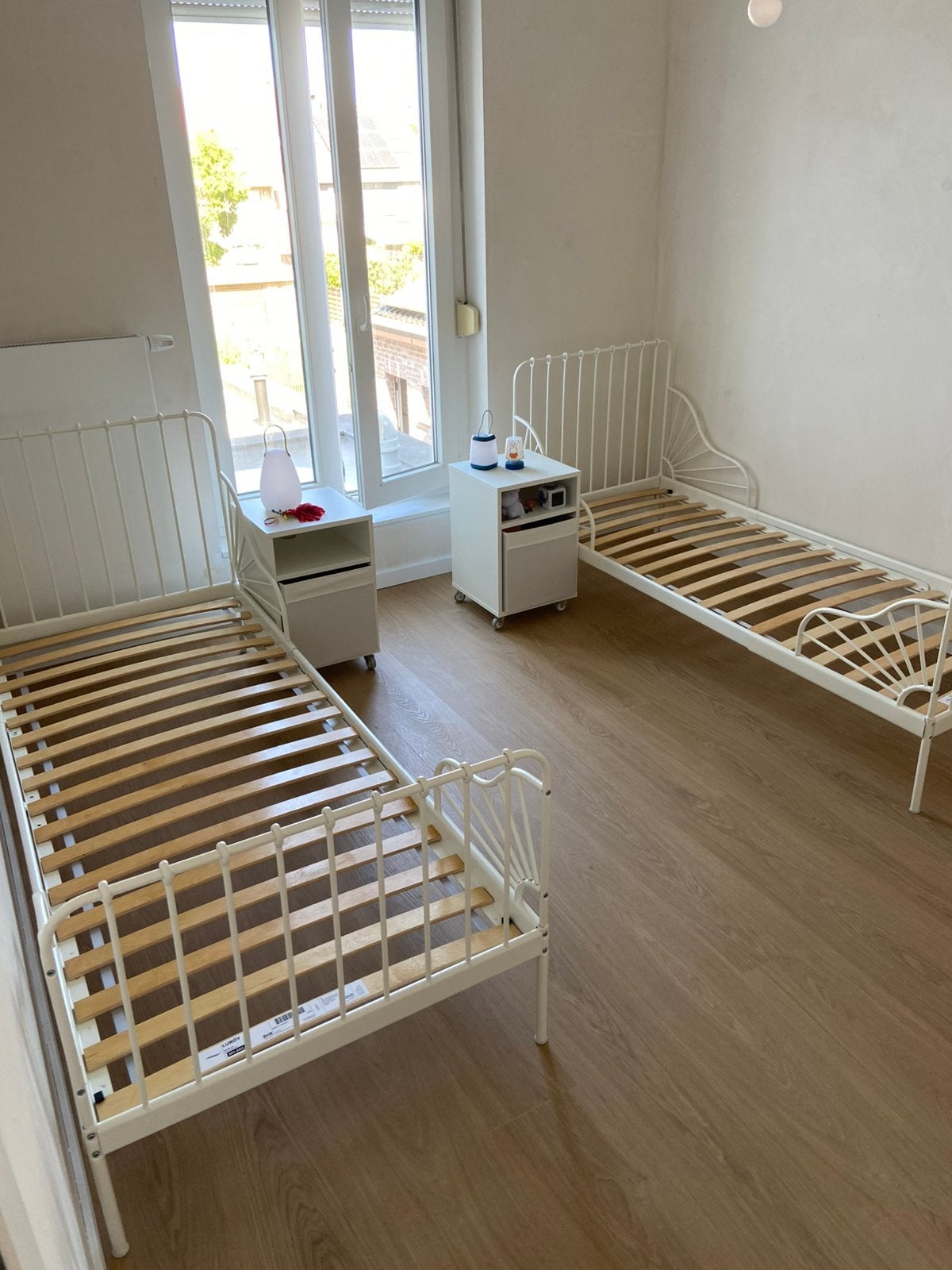 IKEA MINNEN meegroeibed + meegroeimatras – wit, Ophalen, Zo goed als nieuw, 70 tot 85 cm, Lattenbodem