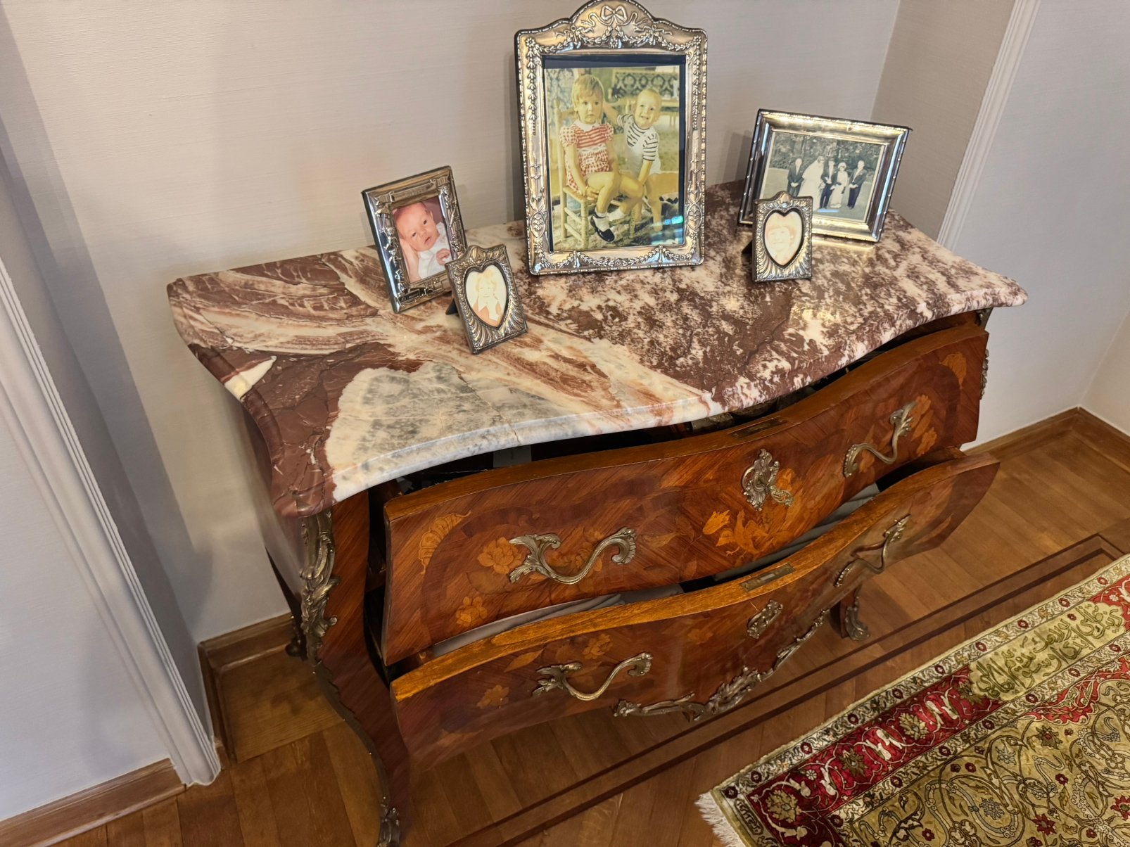 Antiek Commode, Ophalen