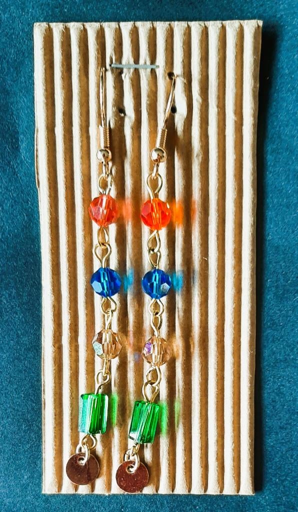 Te koop: Nieuw! Mooie kleurrijke lange oorbellen., Bijoux, Sacs & Beauté, Boucles d'oreilles, Neuf, Autres couleurs, Enlèvement