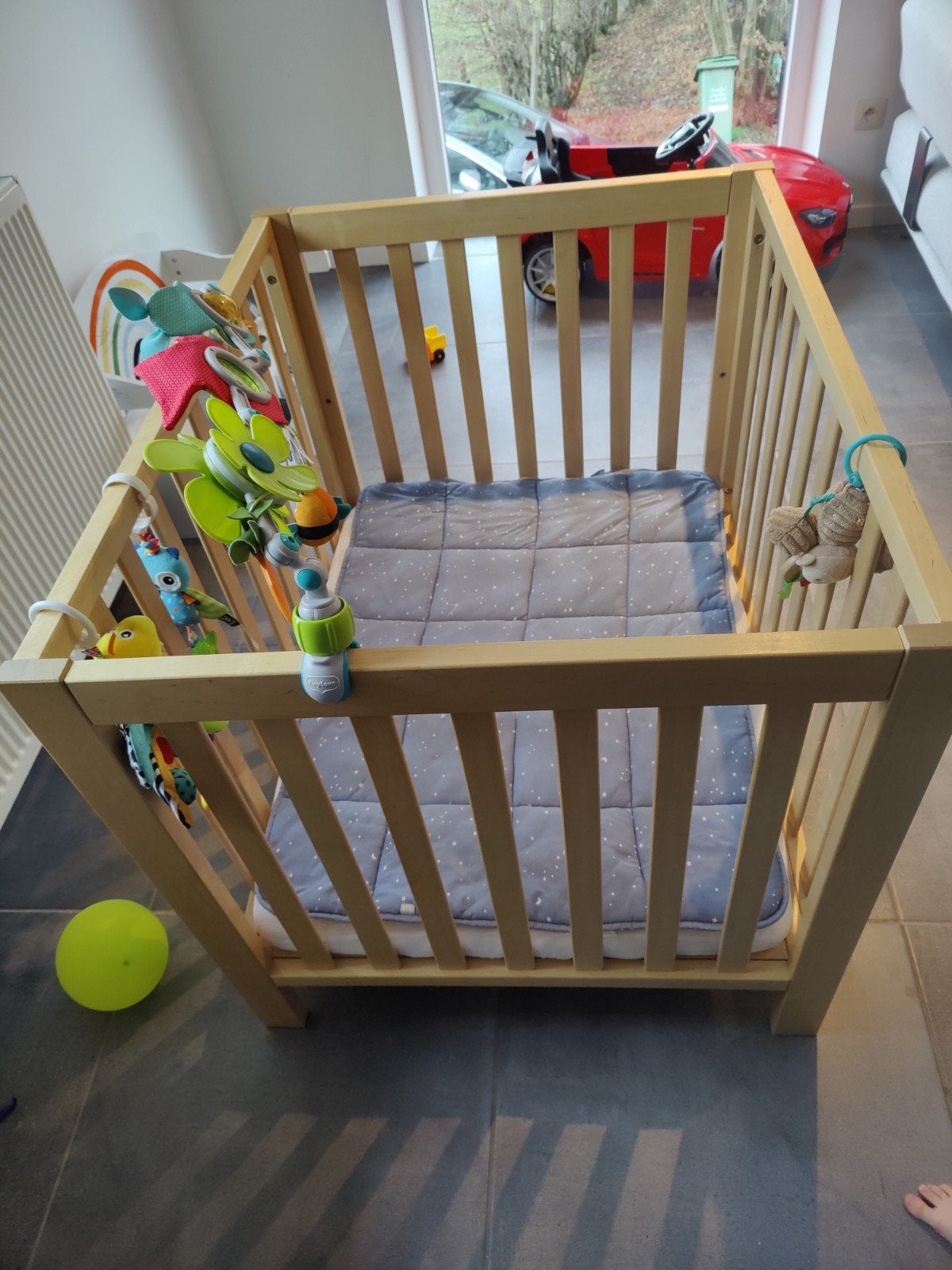 Trollenbox voor baby's en kinderen + matras + hoes, Ophalen, Zo goed als nieuw, Rechthoekig, In hoogte verstelbaar