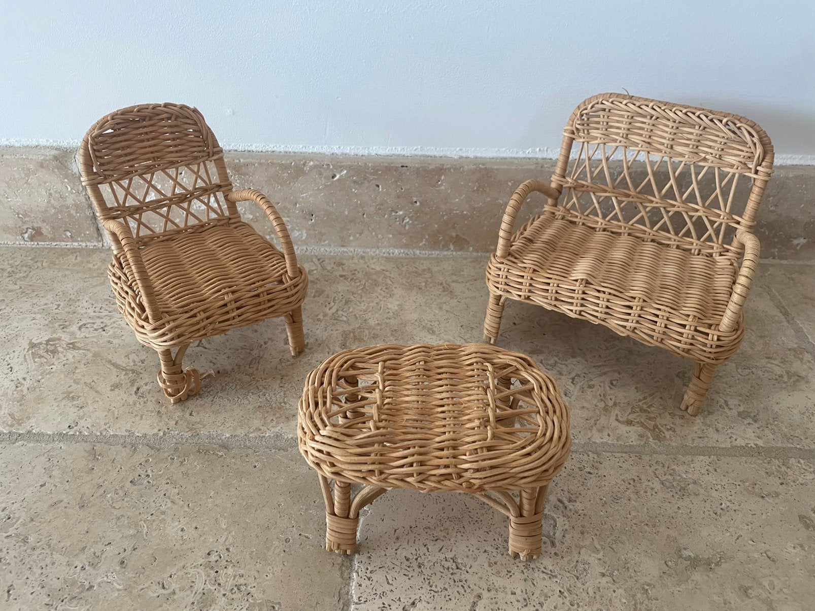 2 bankjes met een tafel voor poppen, Verzamelen, Ophalen of Verzenden, Gebruikt