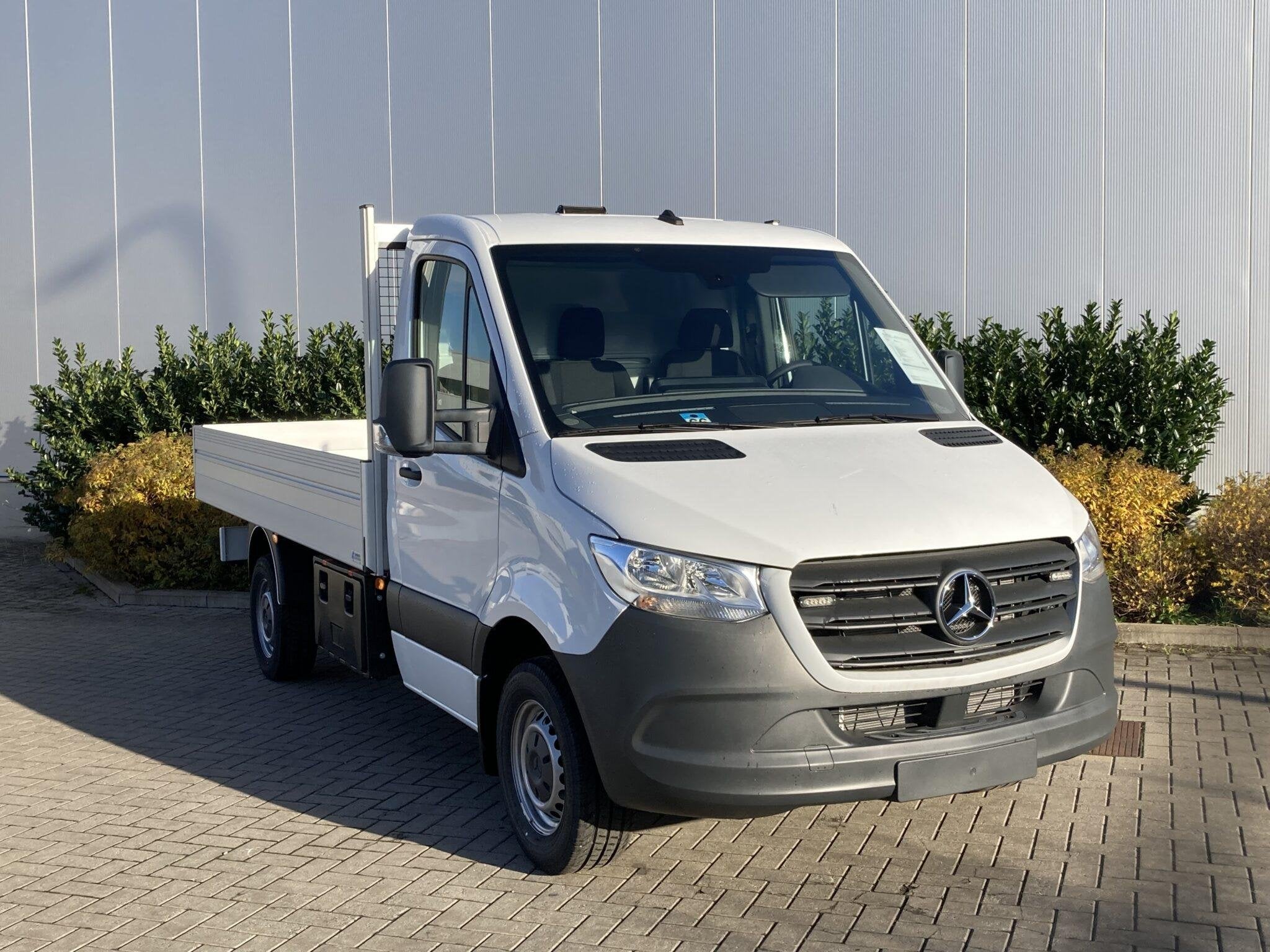 Mercedes-Benz Sprinter 317 CDI Chassis L2 RWD 3.5T, Auto's, Automaat, Used 1. Bestelwagens met ervaring., Zwart, 4 cilinders