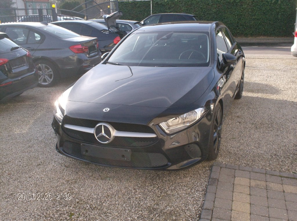 MERCEDES A180D - EURO 6D, Voorwielaandrijving, Stof, Euro 6, Zwart