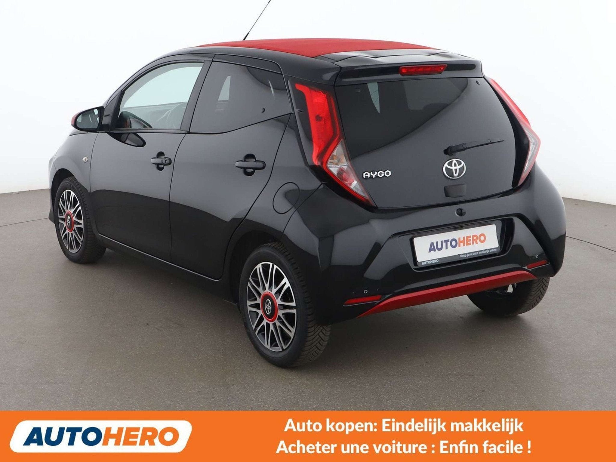 Toyota Aygo X 1.0 Limited Air (bj 2021), Auto's, Voorwielaandrijving, 4 zetels, Gebruikt, Zwart