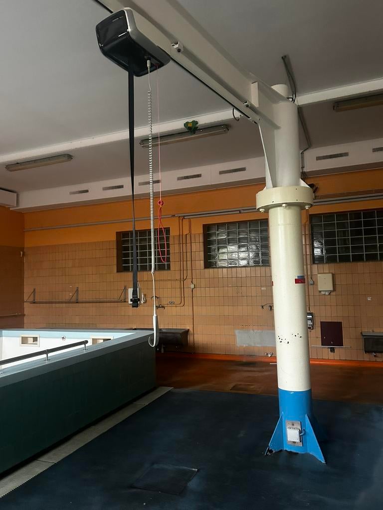 hijskraan (medisch) 1000 kg px 2500 eur, Ophalen of Verzenden, Zo goed als nieuw