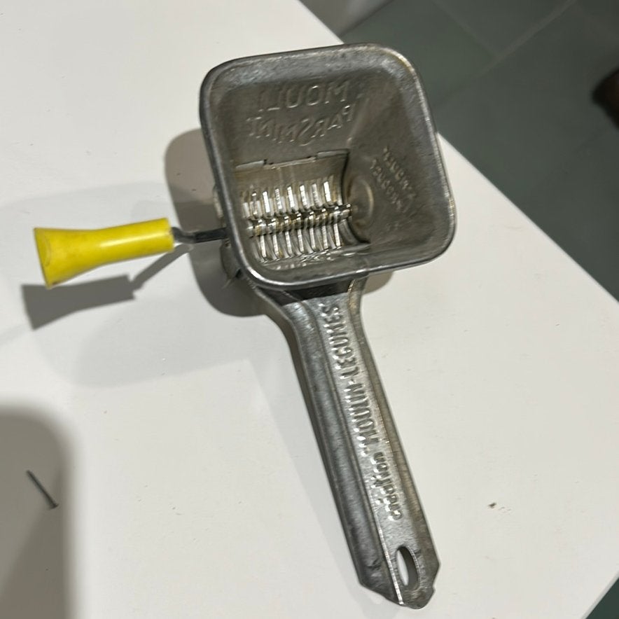 Oude Mouli-Persil Moulinex van Vertind Metaal (1960), Ophalen, Geel, Metaal, Overige merken