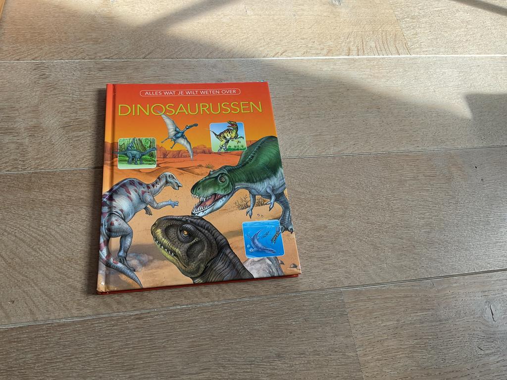 Weetjesboek dinosaurussen, Ophalen, Zo goed als nieuw, Non-fictie