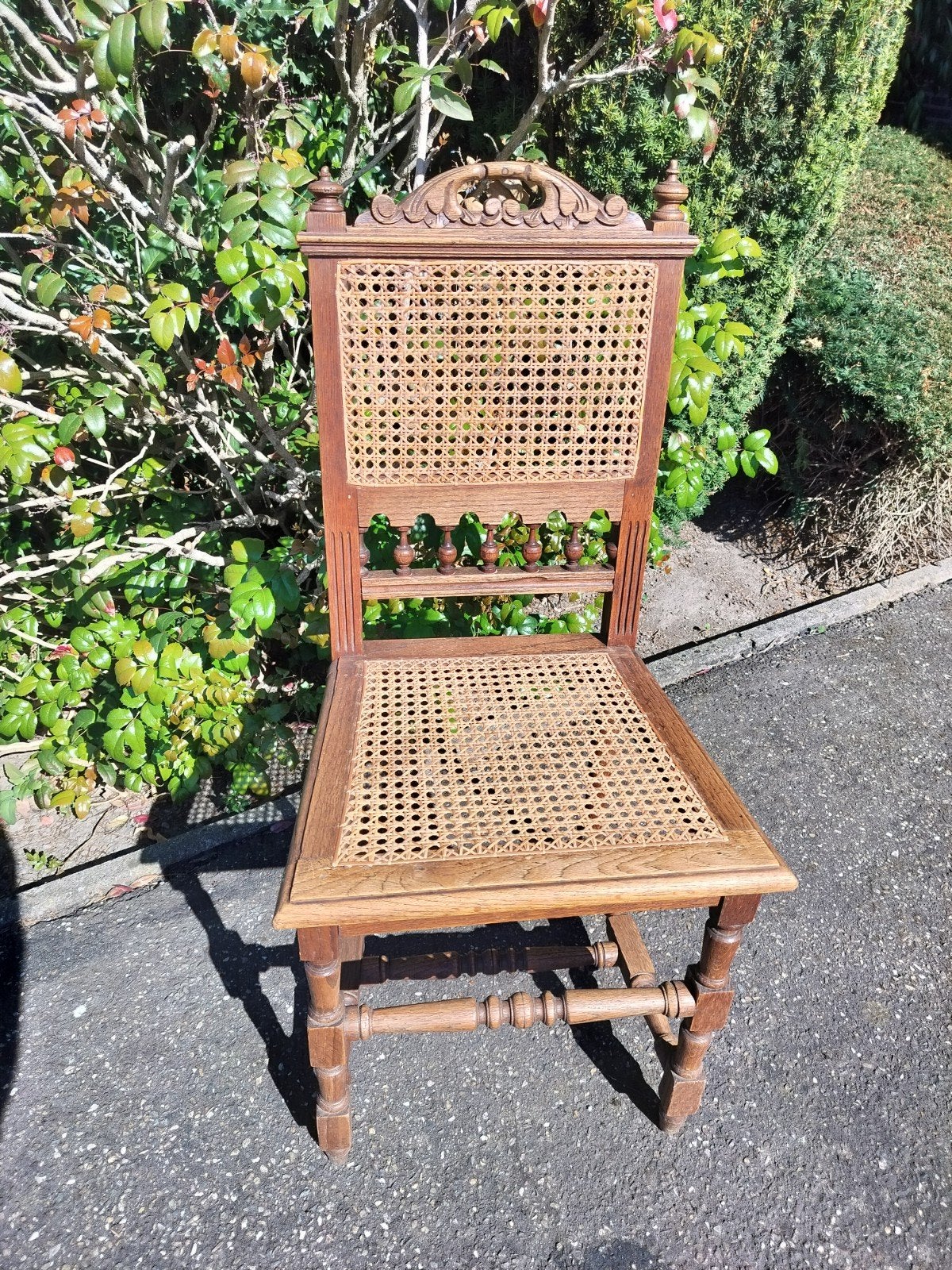 2 antieke stoelen in Mechelse neo renessaince stijl, Ophalen