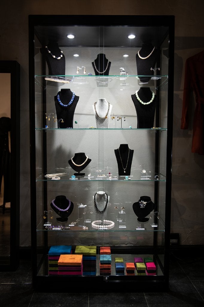 Premium vitrinekast met LED verlichting zwart 103x44x198cm, Aankleding binnen, Ophalen, Gebruikt, Inrichting