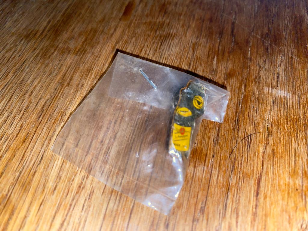 Pin’s Schweppes Indian Tonic neuf emballé Collector ‘90s, Envoi, Neuf, Marque, Insigne ou Pin's