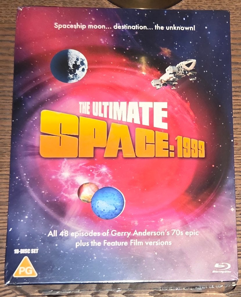 The Ultimate Space: 1999 - 18-Disc Blu-ray Boxset - Nieuw!, Cd's en Dvd's, Ophalen of Verzenden, Nieuw in verpakking, Science Fiction en Fantasy