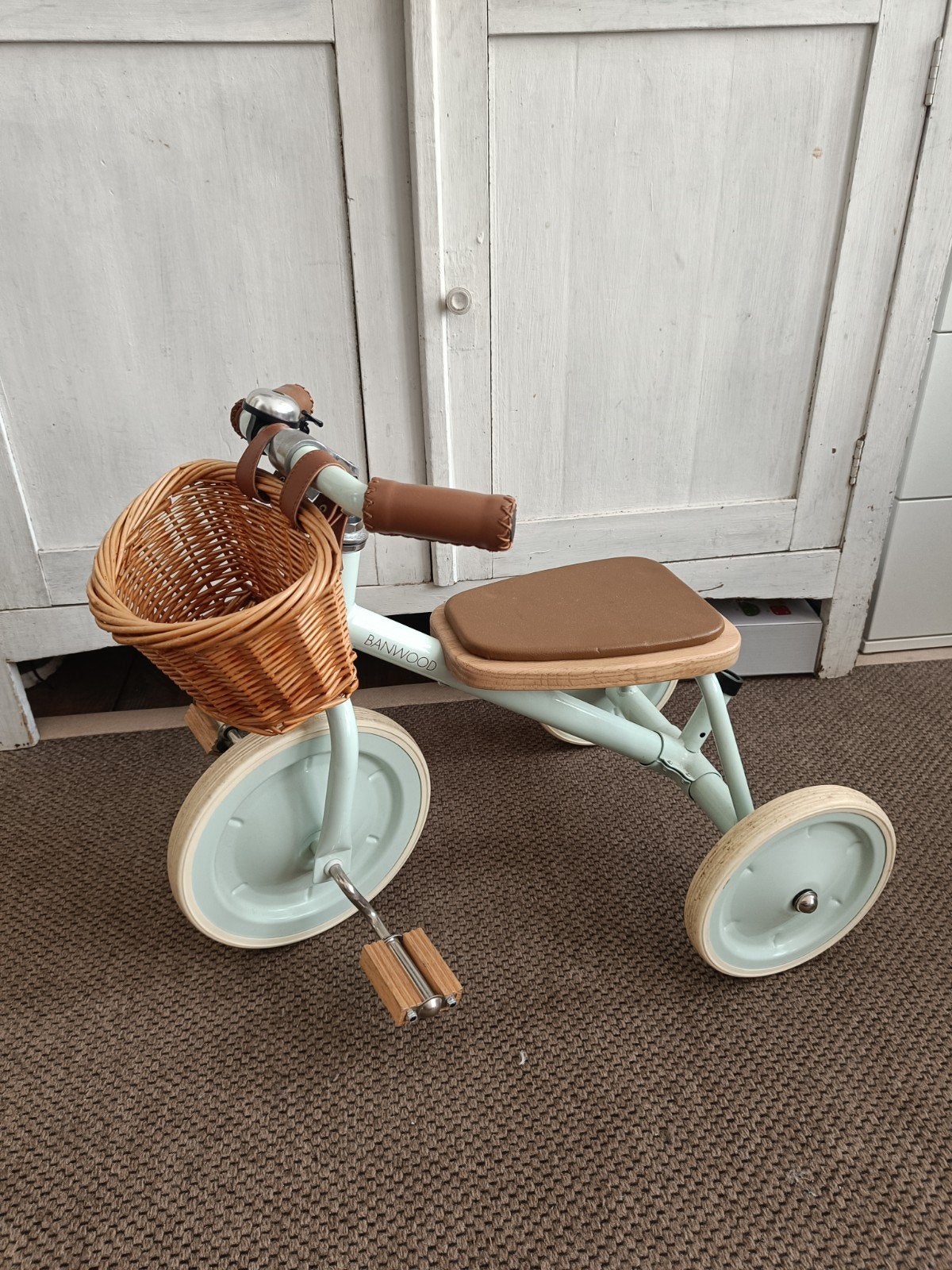 Banwood driewieler incl mandje en duwstang, Ophalen, Zo goed als nieuw, Banwood, Duwstang