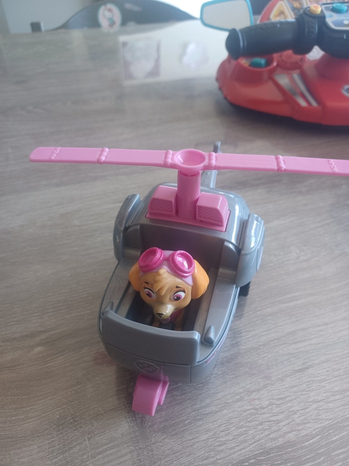 Paw patrol pups met auto, Ophalen