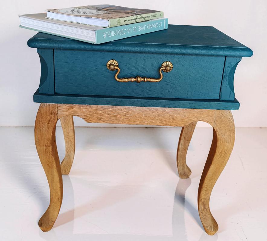 Table de chevet élégante – pièce unique, Ophalen, Zo goed als nieuw, Hout