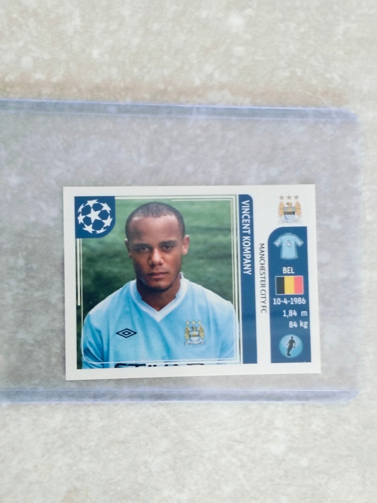 Panini sticker Vincent Kompany Manchester city, Envoi, Autocollant