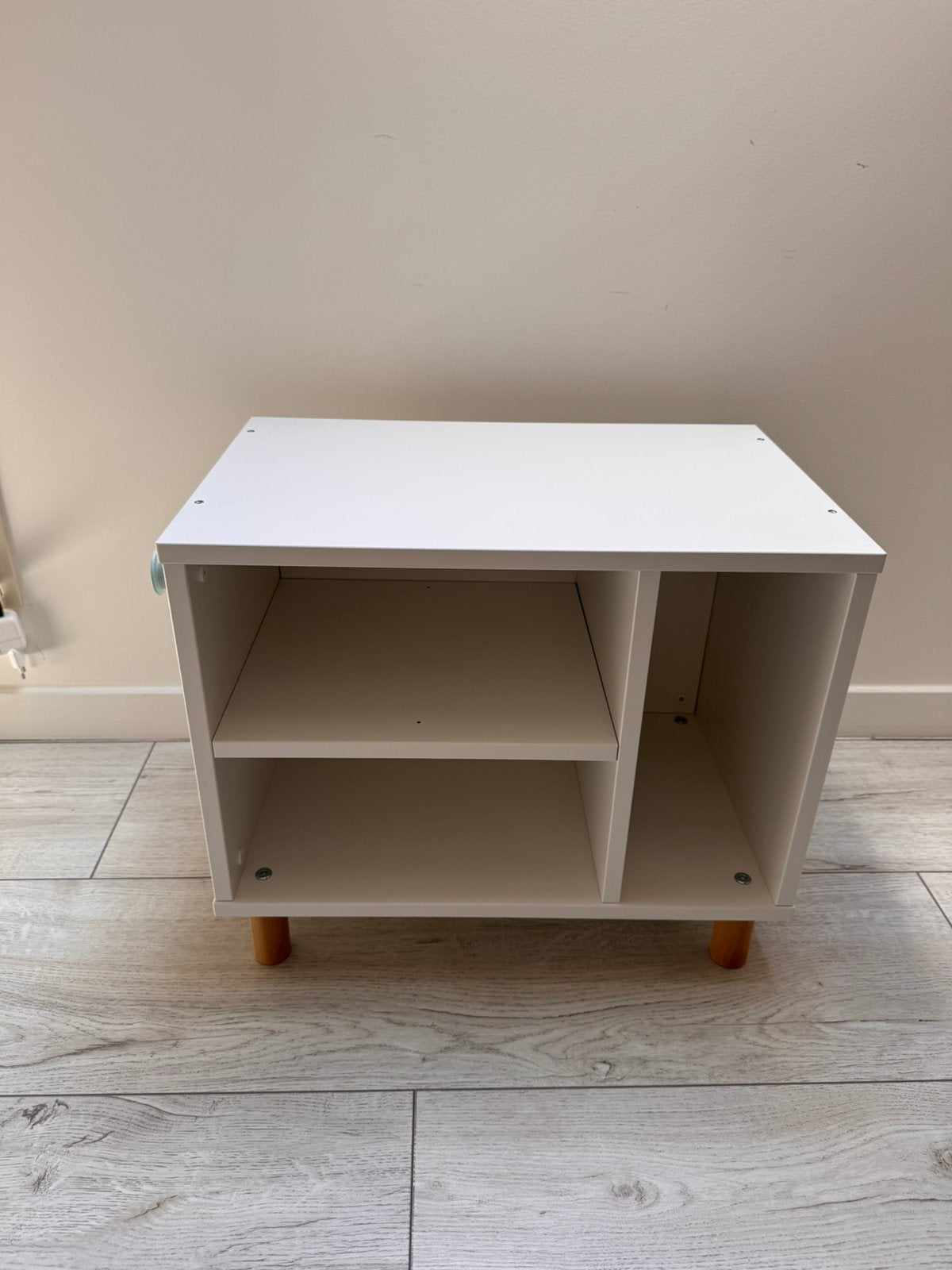 Nachtkastje / bijzettafeltje SMUSSLA ikea, Ophalen, Zo goed als nieuw, Kast