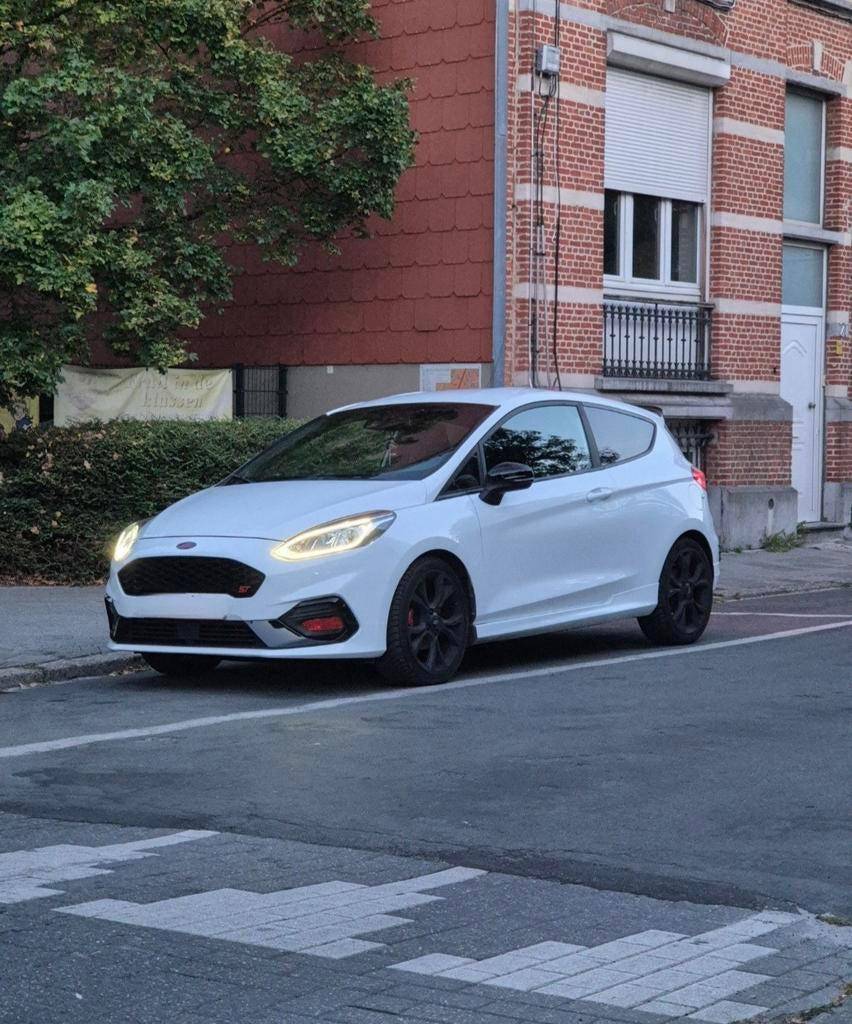 Ford fiesta  st st line 2018 162000km  entretien  ok   ct ok, Autos, Ford, Achat, Euro 6, Noir, 120 kW