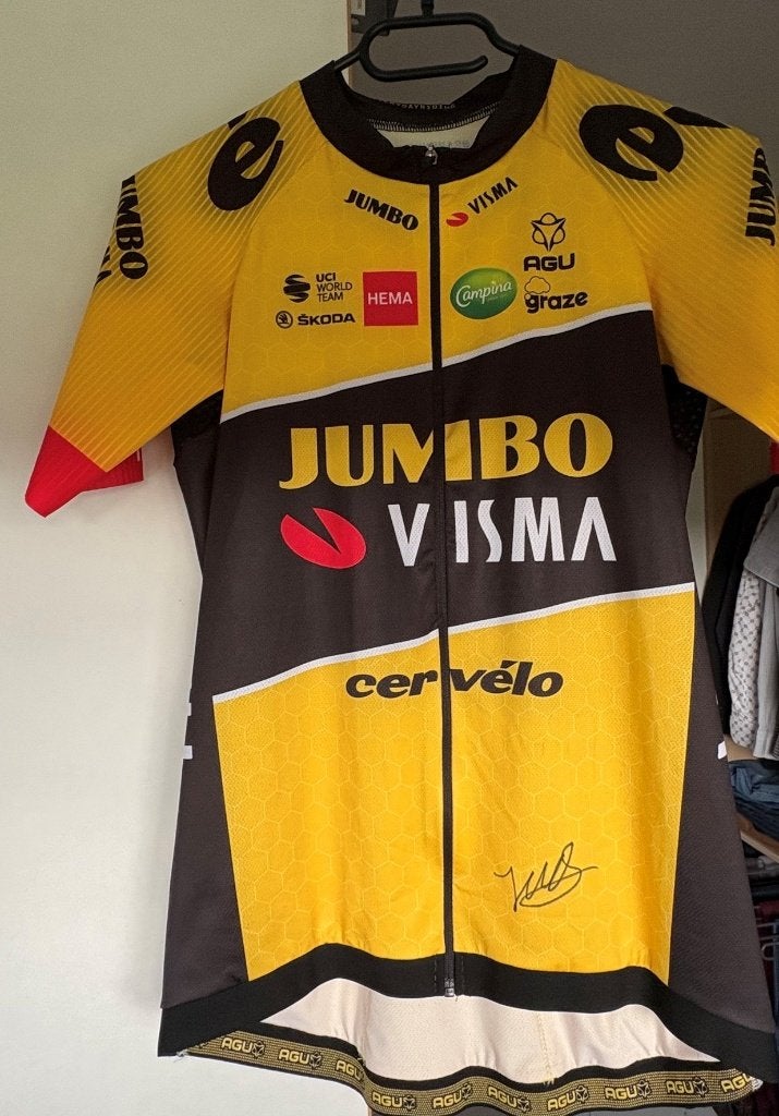 Jumbo Visma 2022 shirt gesigneerd door Jonas Vingegaard, Enlèvement, Neuf, Maillot