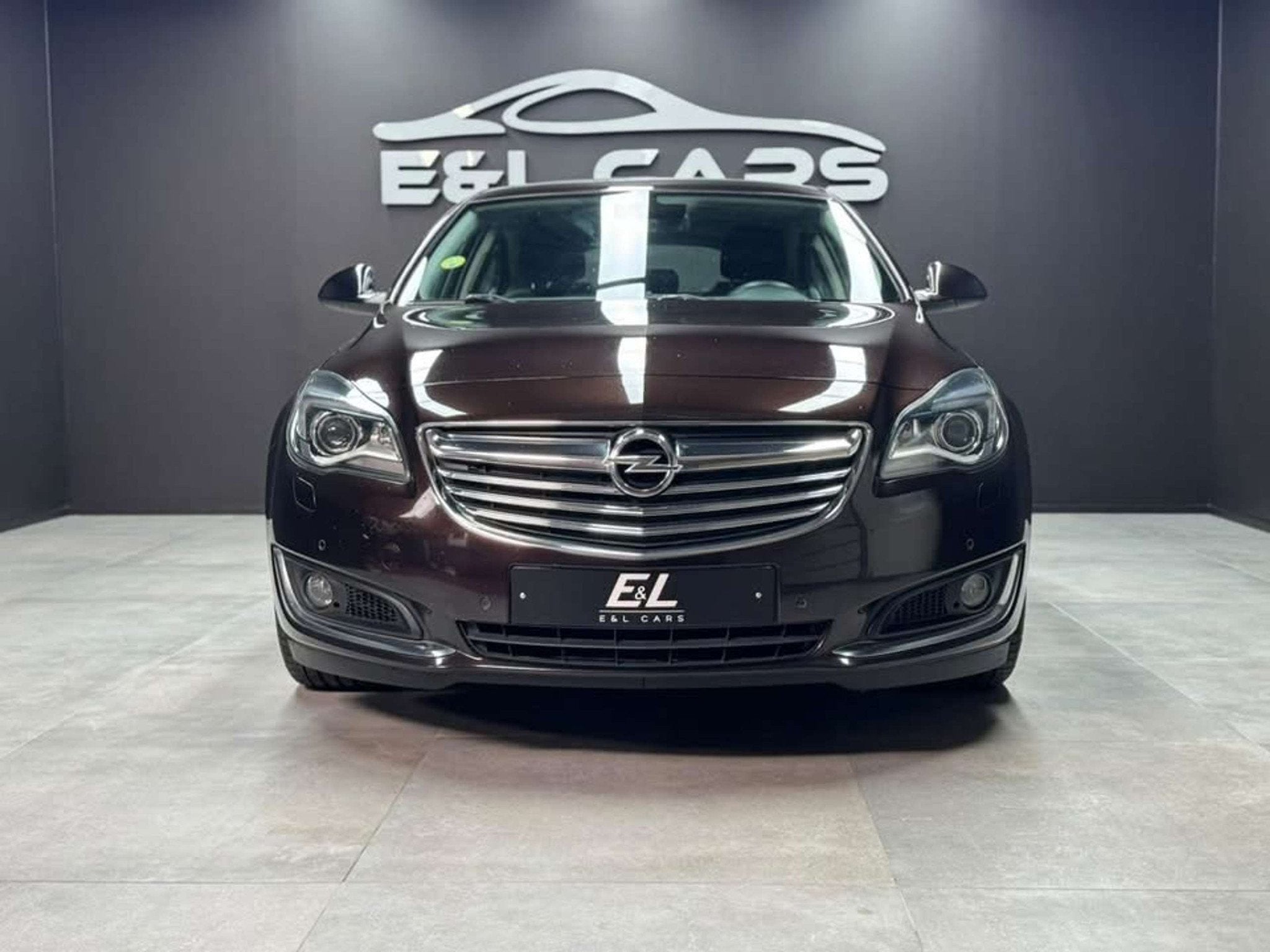 Opel Insignia Insignia 2.0 CDTi ECOTEC Cosmo *12 mois de gar, Auto's, 4 deurs, Zwart, 4 cilinders, Bruin