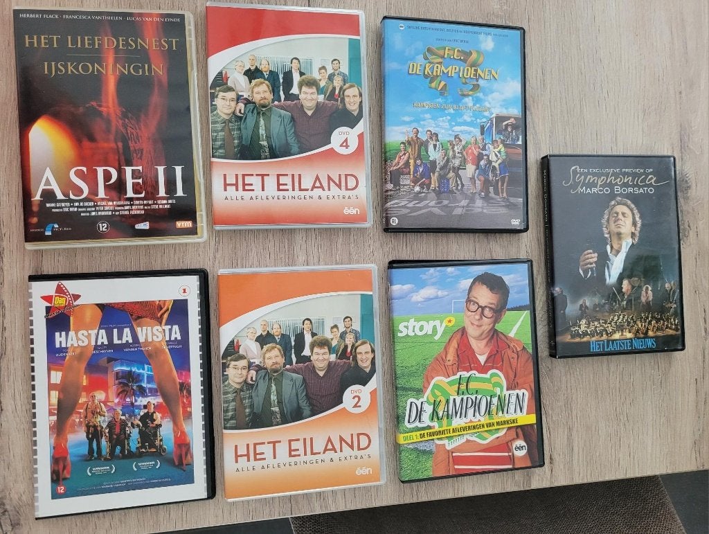 Diverse DVD's (Kampioenen, Het Eiland, Aspe...), Cd's en Dvd's, Dvd's | Tv en Series, Zo goed als nieuw, Overige genres, Inclusief boekje