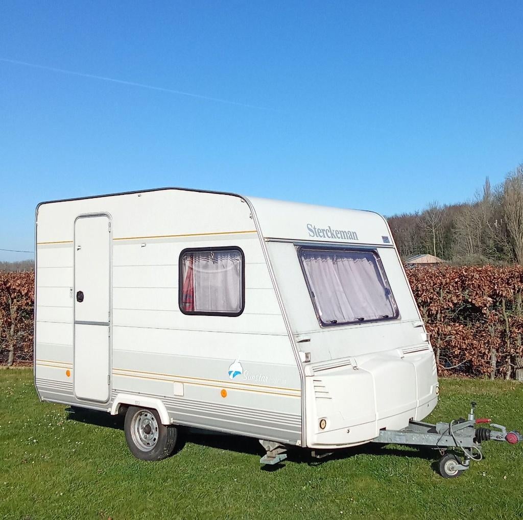 Caravan –750 kg 2002, Dorema-tent + luifel., Caravans en Kamperen, Caravans, Particulier, tot en met 3, tot 500 kg, Standaardzit