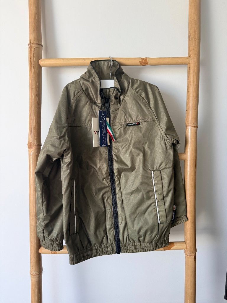 Nieuw jas vingino Tarlo laurel green maat 116, Kinderen en Baby's, Ophalen, Nieuw, Vingino, Jongen