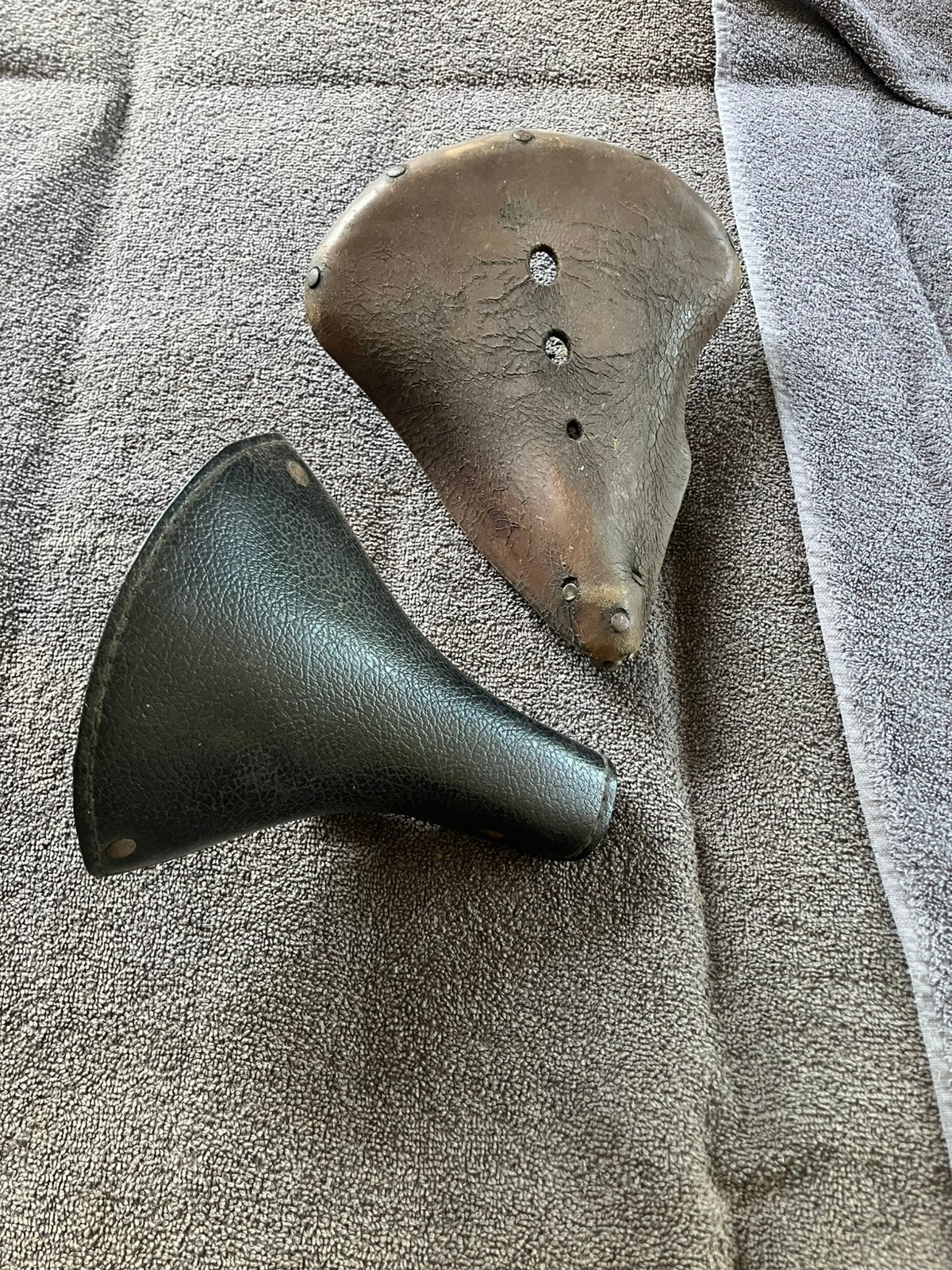 2 selles pour enfants en cuir vintage, Enlèvement ou Envoi