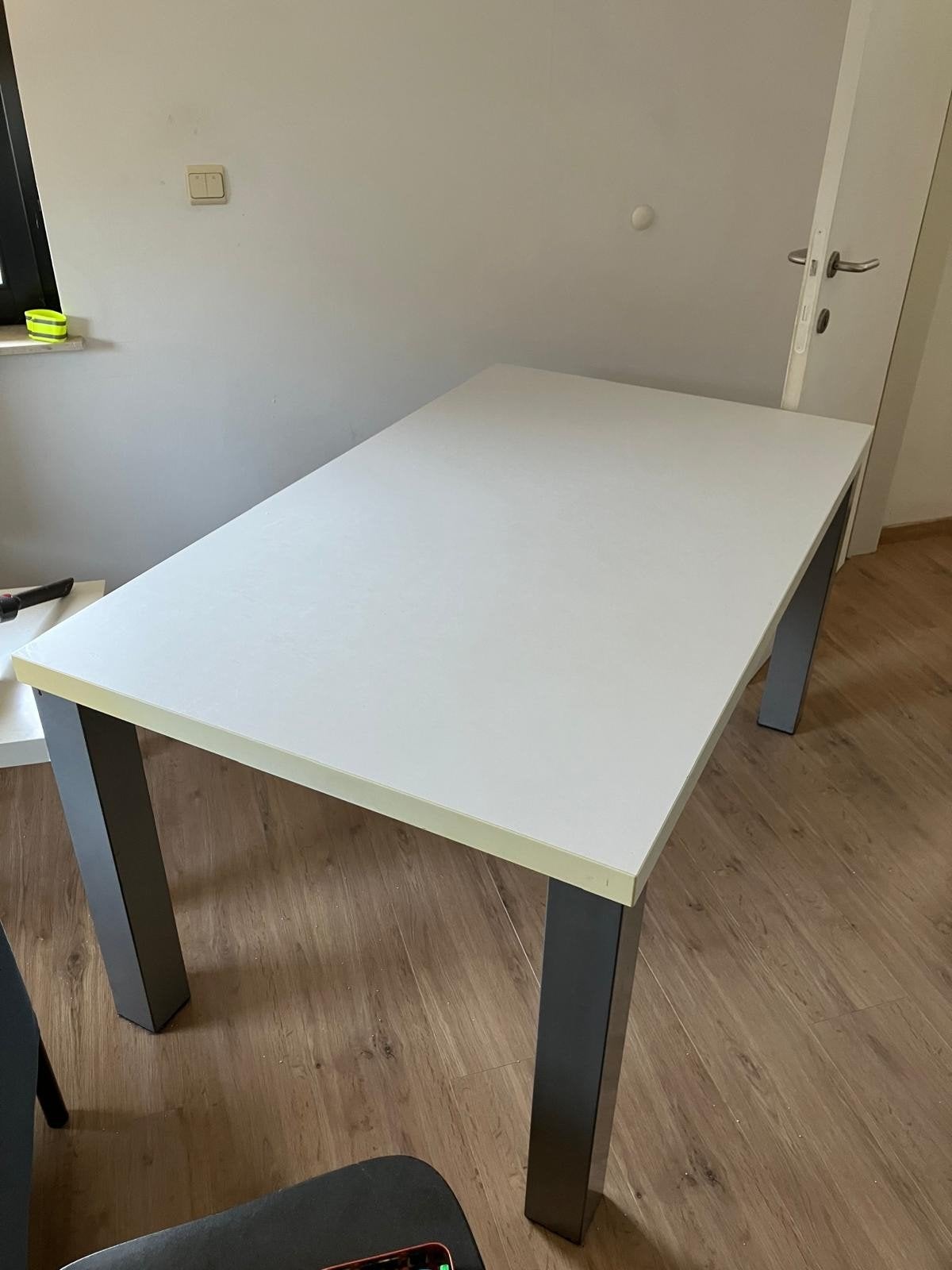 Eetafel, Enlèvement