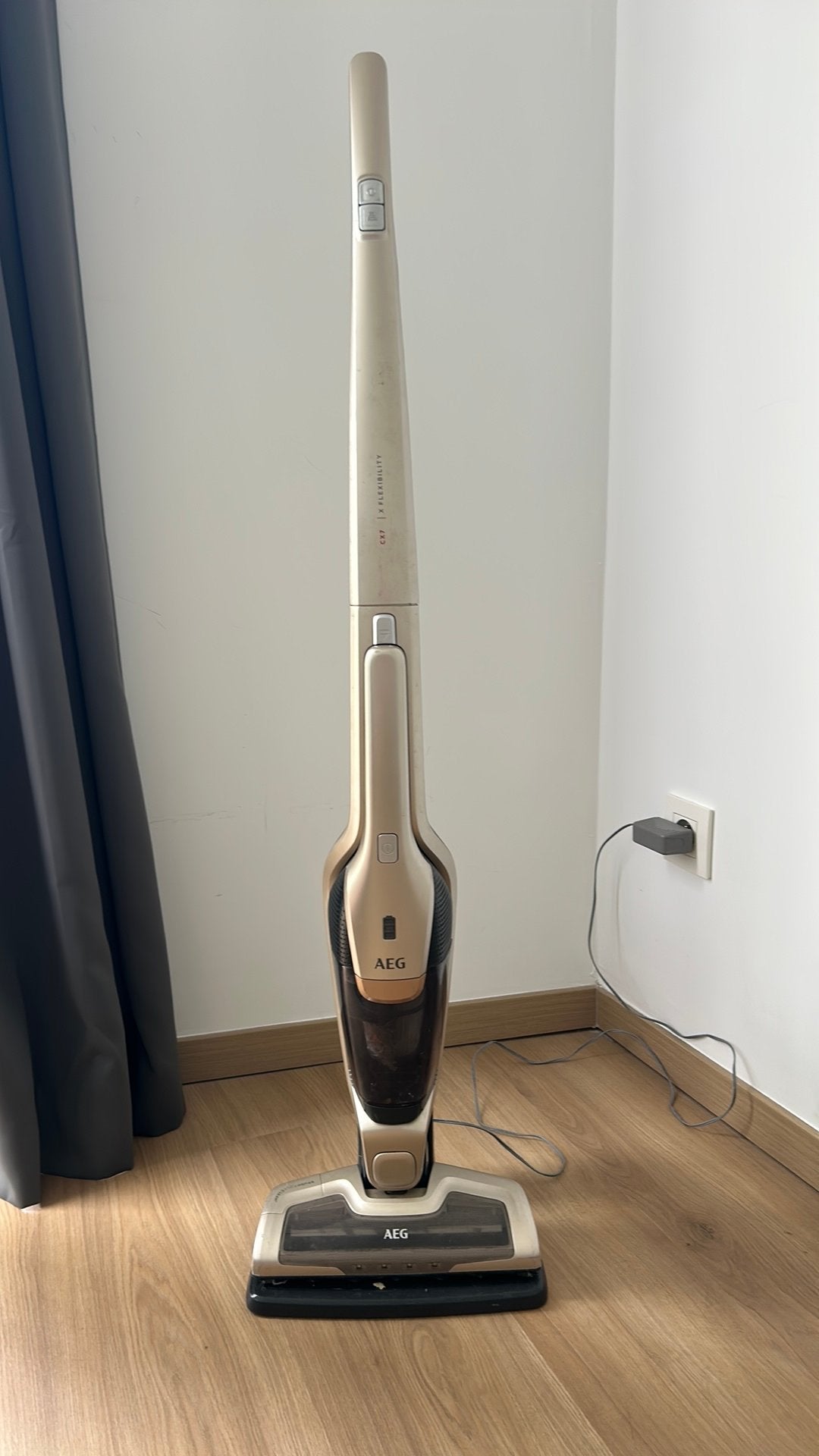 AEG stofzuiger, Elektronische apparatuur, Ophalen, Draadloos, Gebruikt, Reservoir