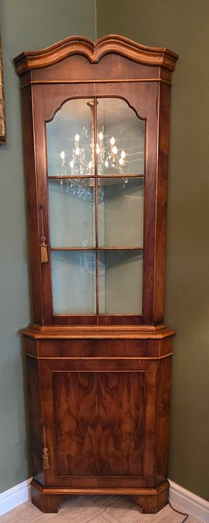 Hoekkast vitrine., Antiek en Kunst, Ophalen