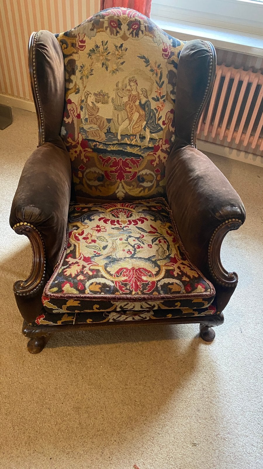 Antieke oorfauteuil met handgemaakt naaldwerk / tapisserie, Ophalen