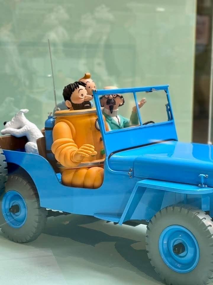 TINTIN JEEP MOULINSART 1/8  pas le jeep hachette, Ophalen, Nieuw