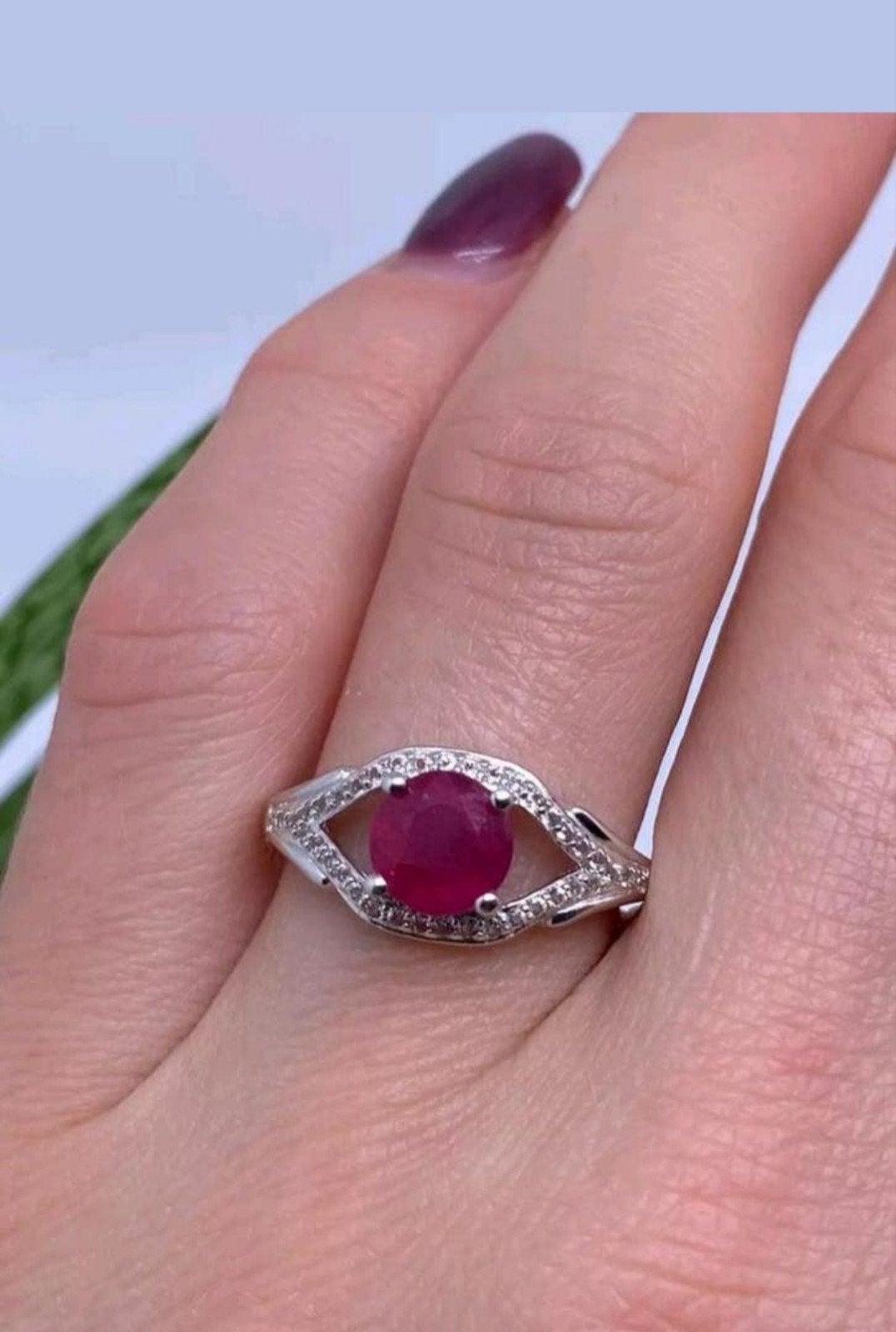 Bague en argent plaqué or avec rubis et topazes, Neuf, Enlèvement, Blanc, Argent