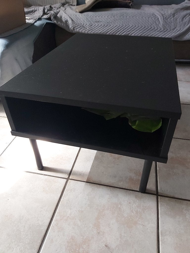 Table basse noire IKEA TUNSTA – Avec rangement, Maison & Meubles, Tables | Tables de salon, Enlèvement, Utilisé, 50 à 100 cm, Moins de 50 cm