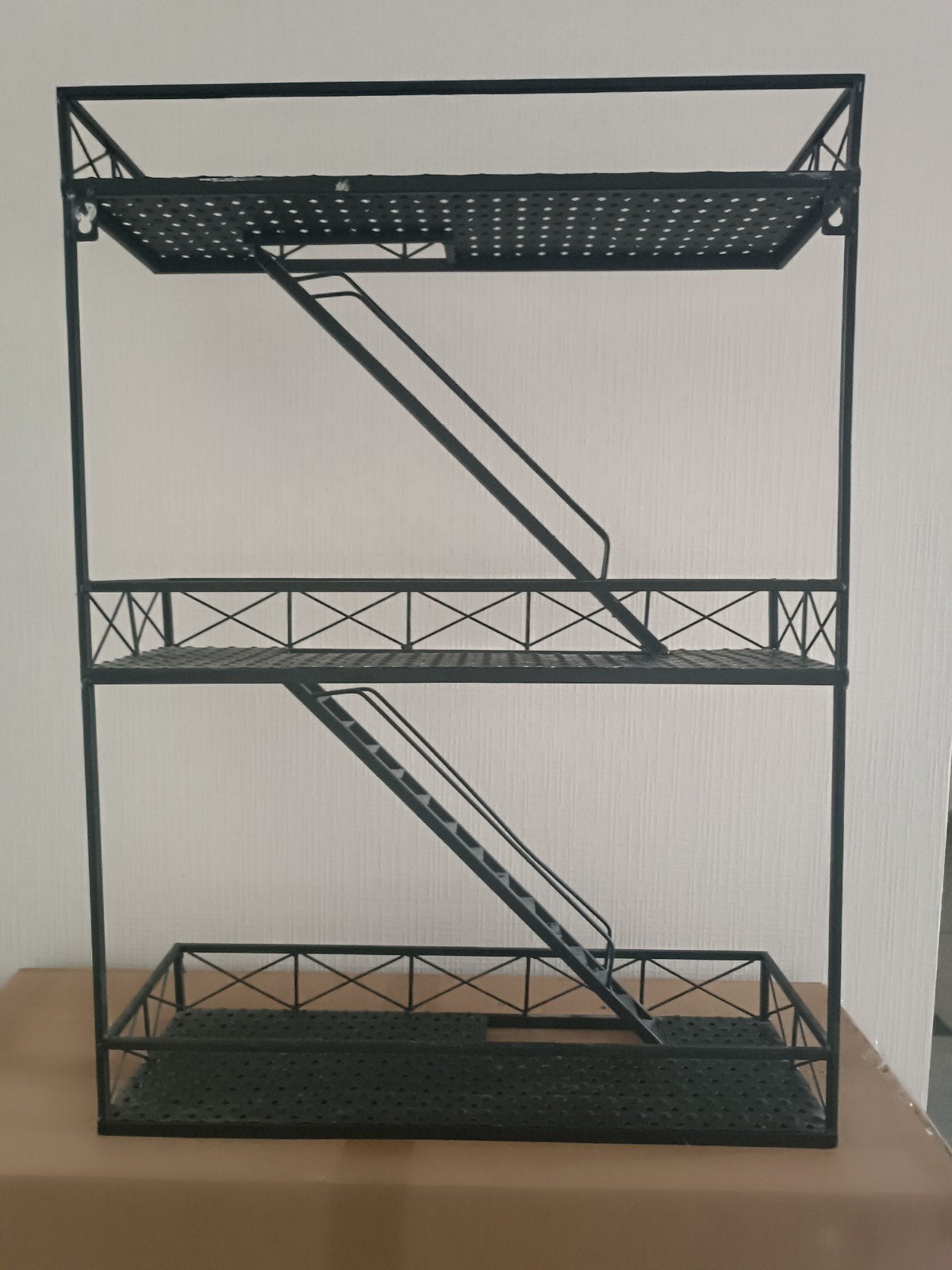 Petite étagère murale en métal noir, design New York, Maison & Meubles, Avec système de suspension, Comme neuf, Enlèvement, Étagère