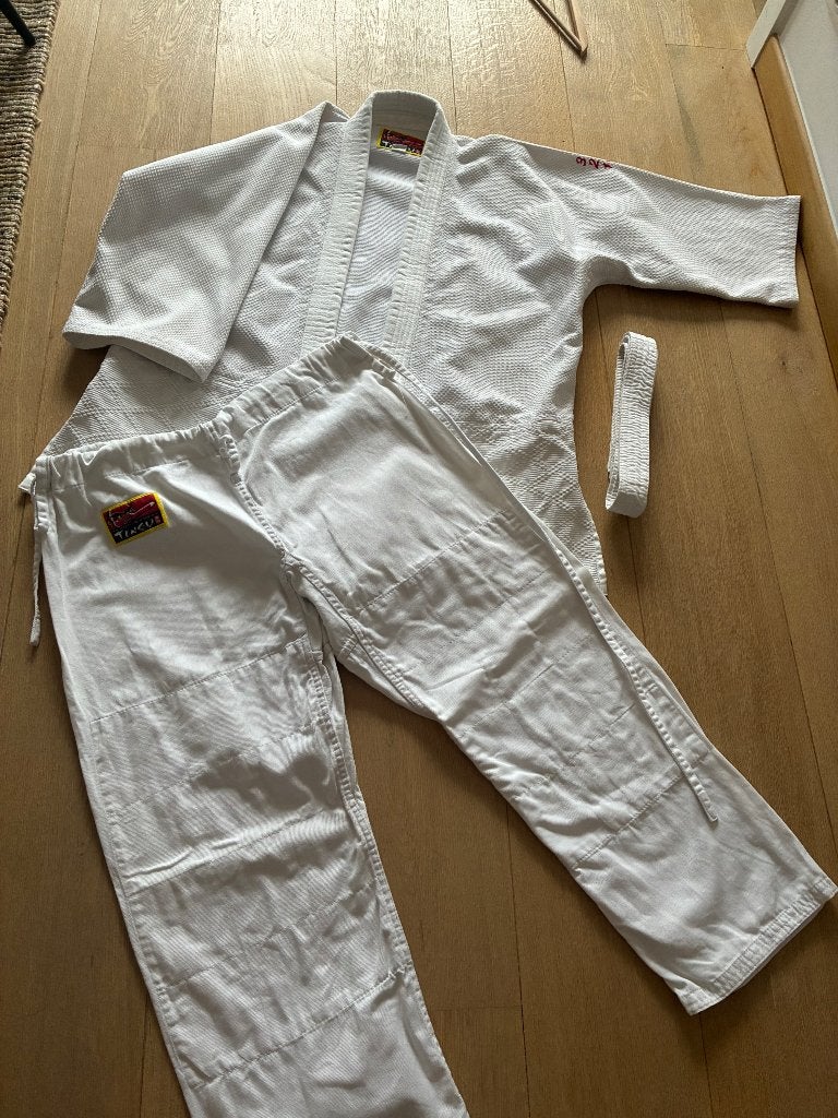 Aikido Tengu outfit van 160 cm, Sport en Fitness, Vechtsporten en Zelfverdediging, Ophalen, Zo goed als nieuw, Aikido, Vechtsportkleding