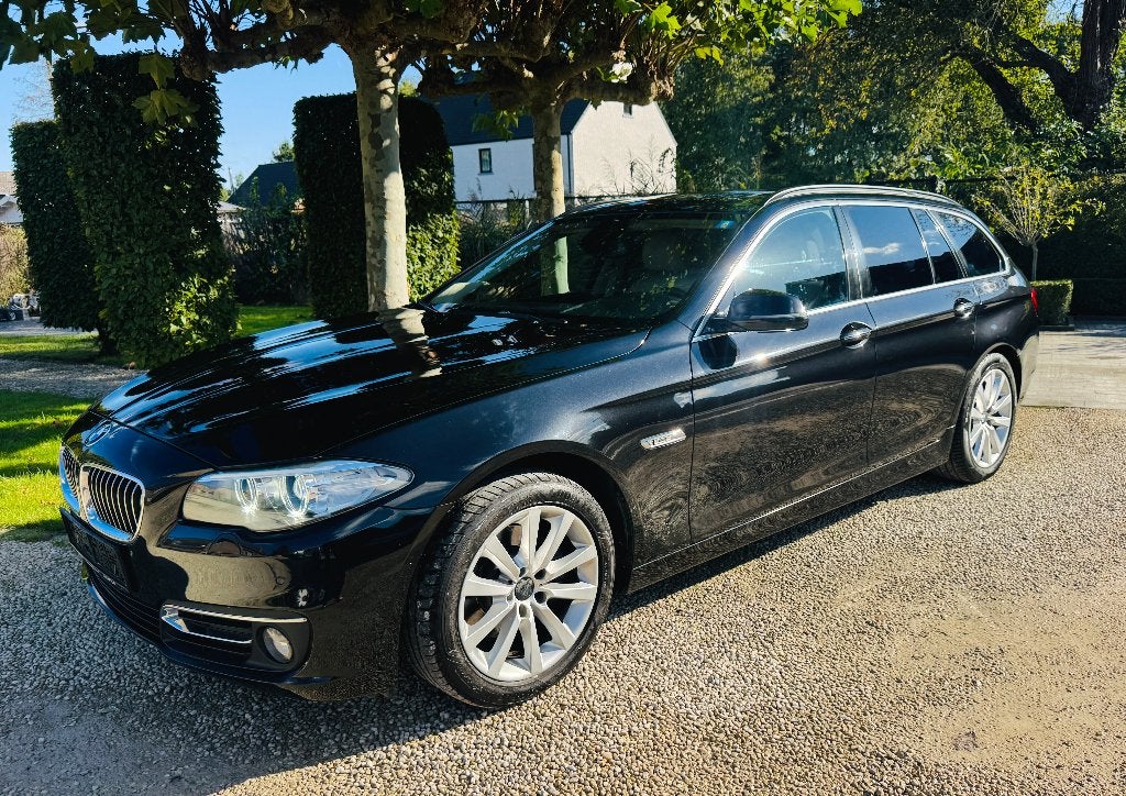 BELLE VOITURE BMW 520D BREAK LUXURY LINE, PANO, CUIR, XÉNON, Cuir, Entreprise, Entretenue par le concessionnaire, 5 portes