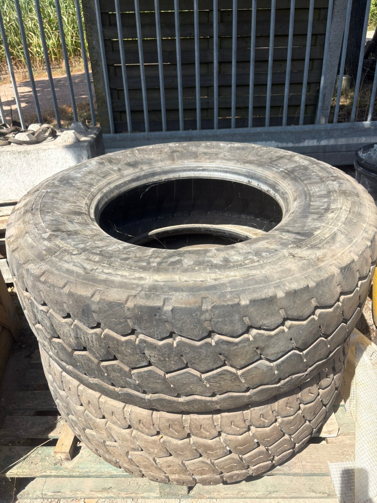 Vrachtwagenband michelin 385 / 65 R22,5, Auto-onderdelen, Ophalen