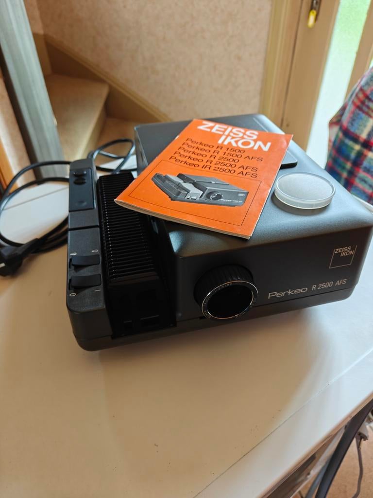 Projecteur de diapositives Zeiss Ikon Perkeo R 2500 AFS en é, Enlèvement ou Envoi