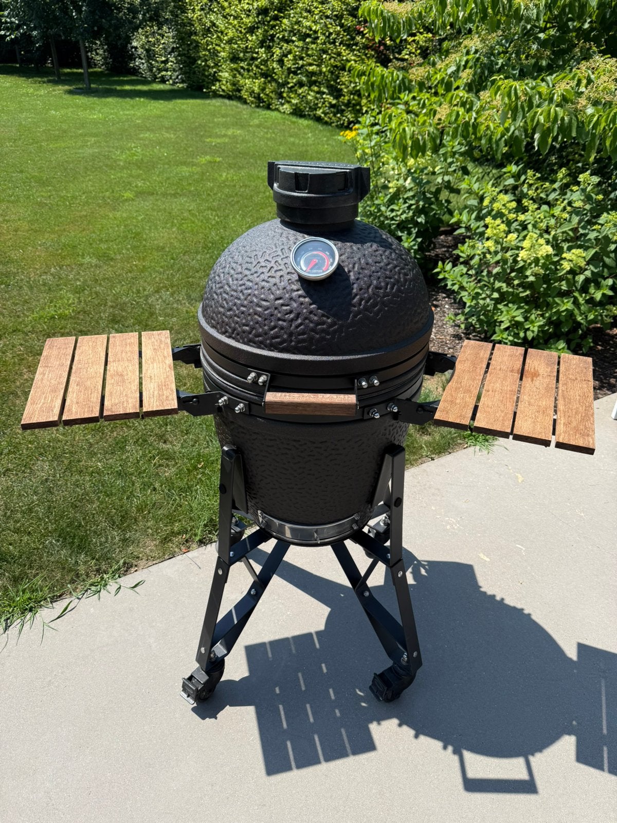 The Bastard urban medium kamado, Ophalen, Zo goed als nieuw, Met accessoires