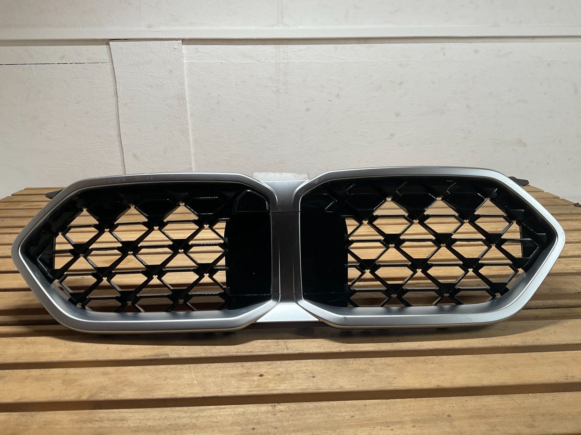 Grille de pare-chocs BMW X2 U10 18067510 MPacket Grille B4-3, Petuelring 130
80788  Munich, DE, Info@bmw.de, Utilisé, BMW
